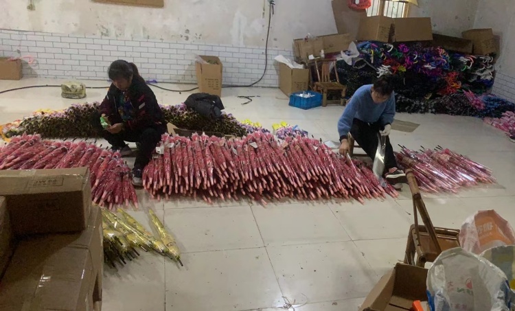 हाँगकाँगच्या ग्राहकांना छत्री ऑर्डर शिपिंगसाठी लॉजिस्टिक्स वापरणे